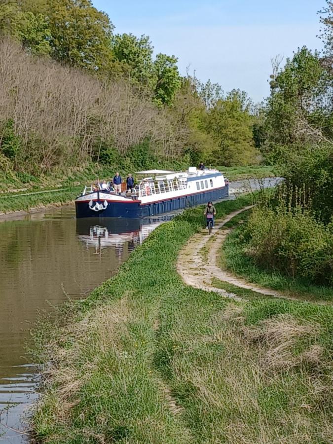 Entre Loire Et Canal Briare Exterior foto
